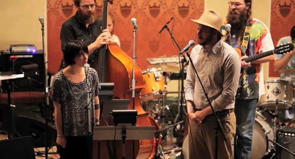 Post image for Justin Vernon & Sharon Van Etten (video)